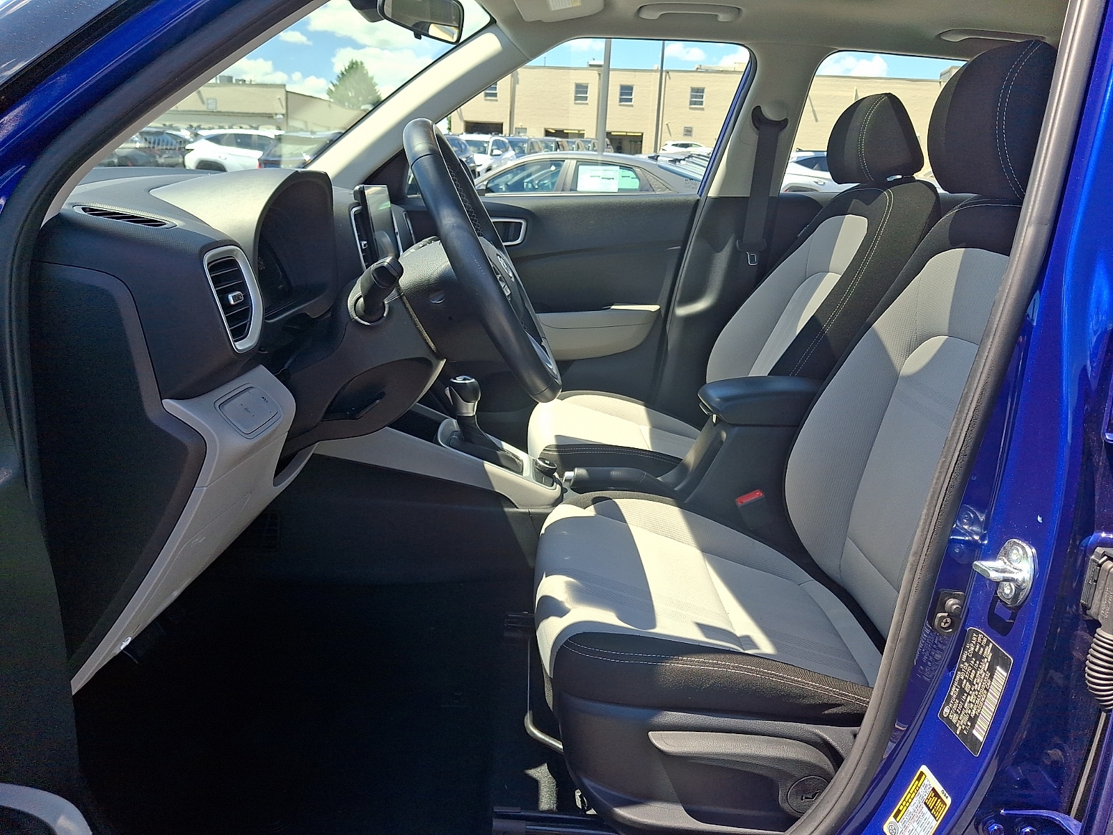 2025 Hyundai Venue SEL - Photo 14