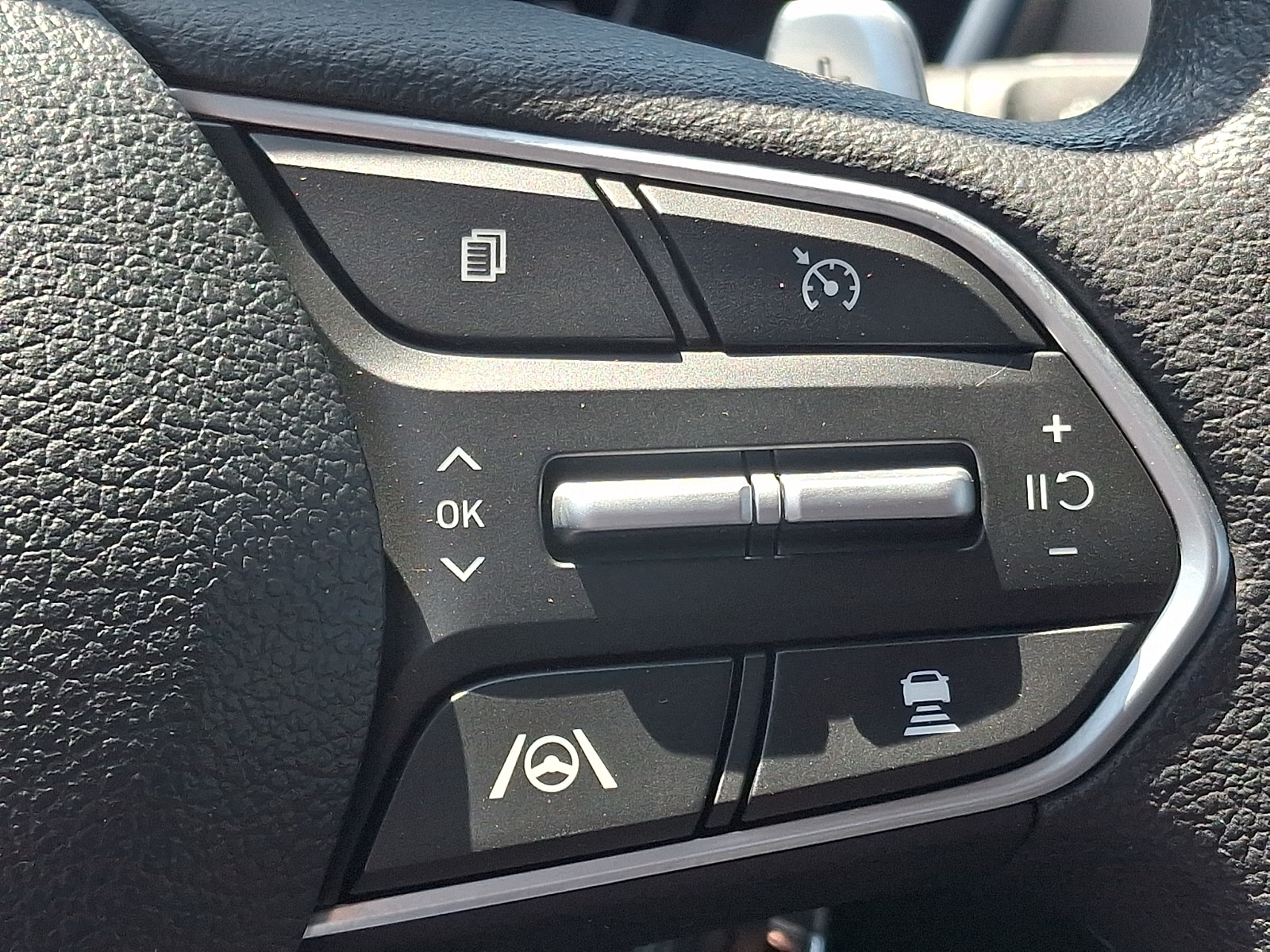 2023 Hyundai Santa Fe SE - Photo 22
