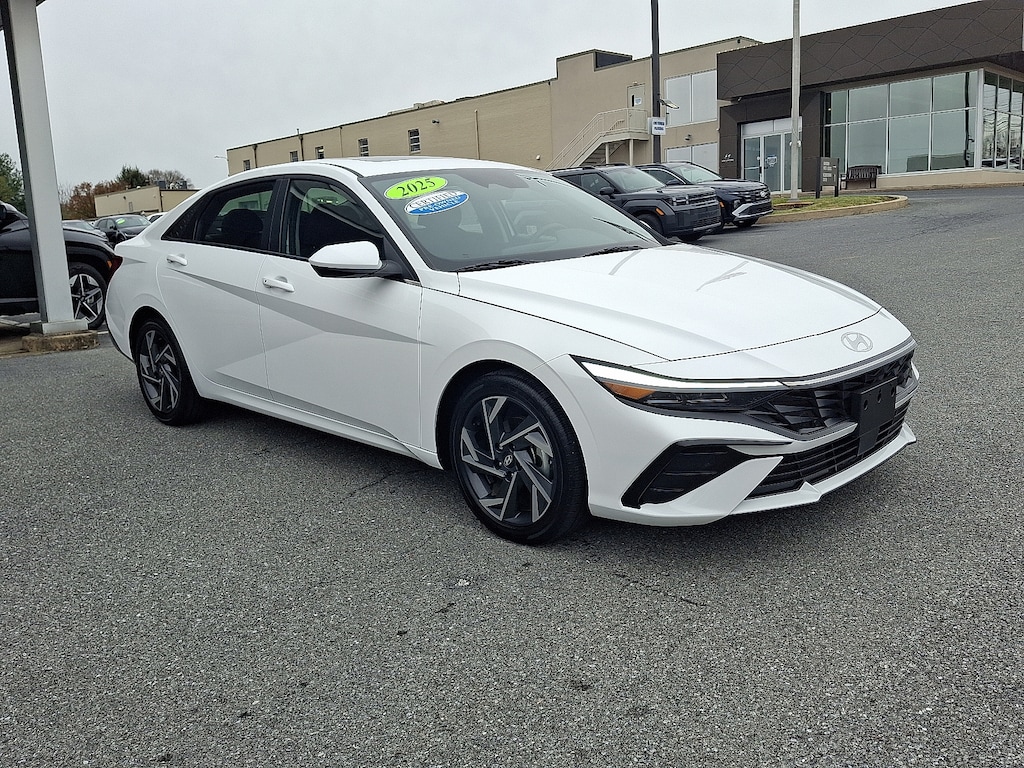 Certified 2025 Hyundai Elantra SEL Convenience Sedan