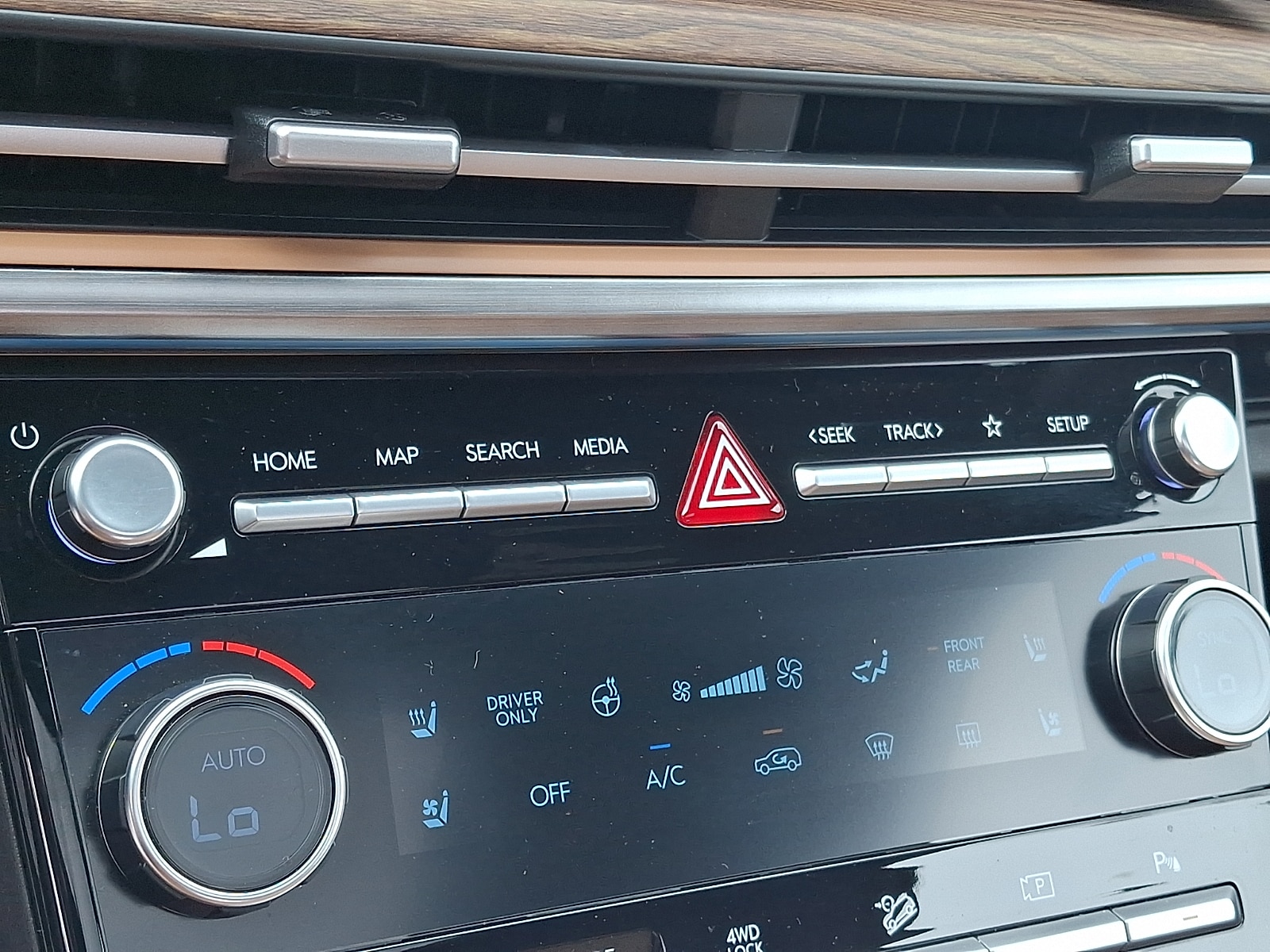 2026 Hyundai Santa Fe Limited - Photo 26