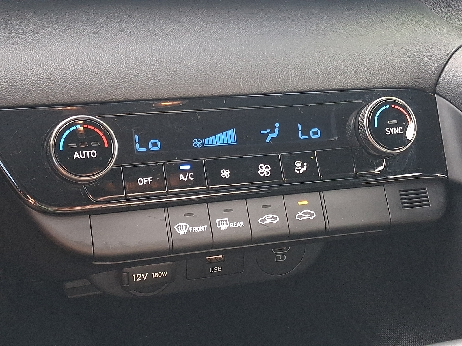 2025 Hyundai Elantra SEL - Photo 24