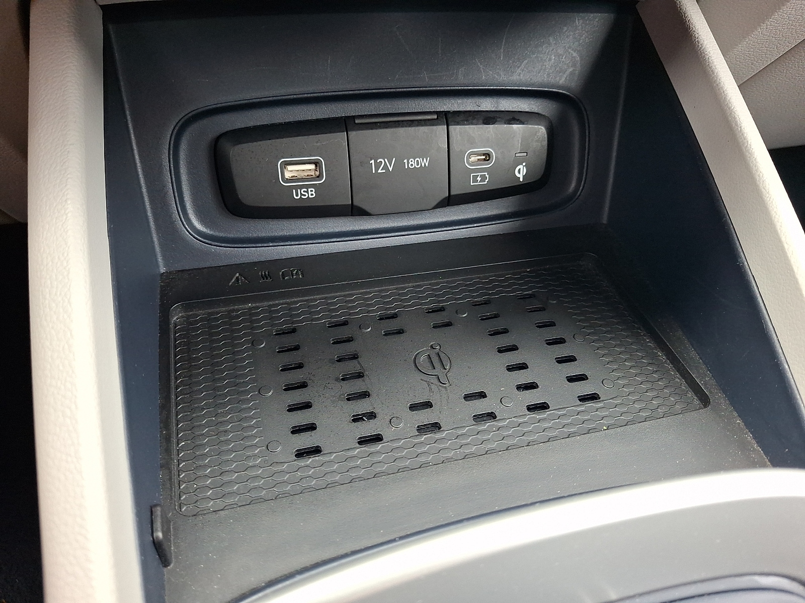 2023 Hyundai Venue Limited - Photo 24