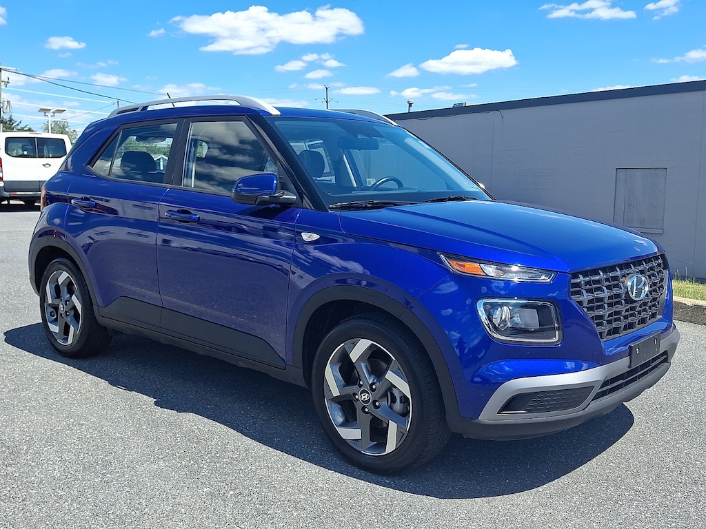 Used 2025 Hyundai Venue SEL SUV