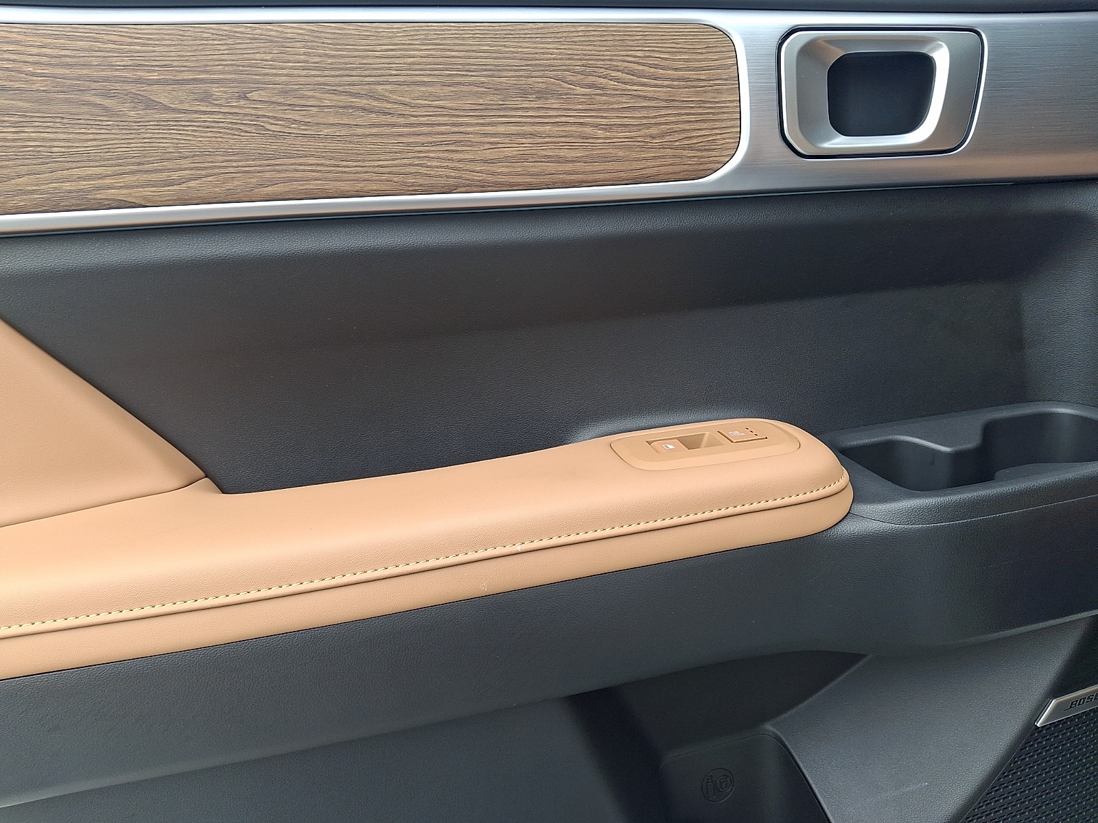 2026 Hyundai Santa Fe Limited - Photo 13