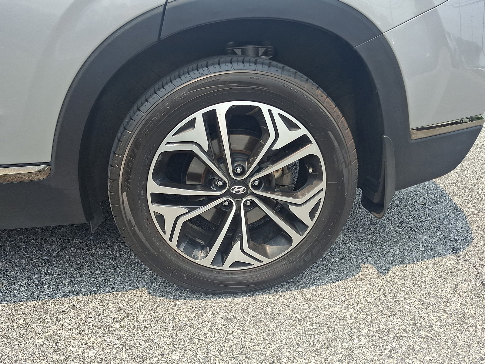 2020 Hyundai Santa Fe Limited - Photo 9