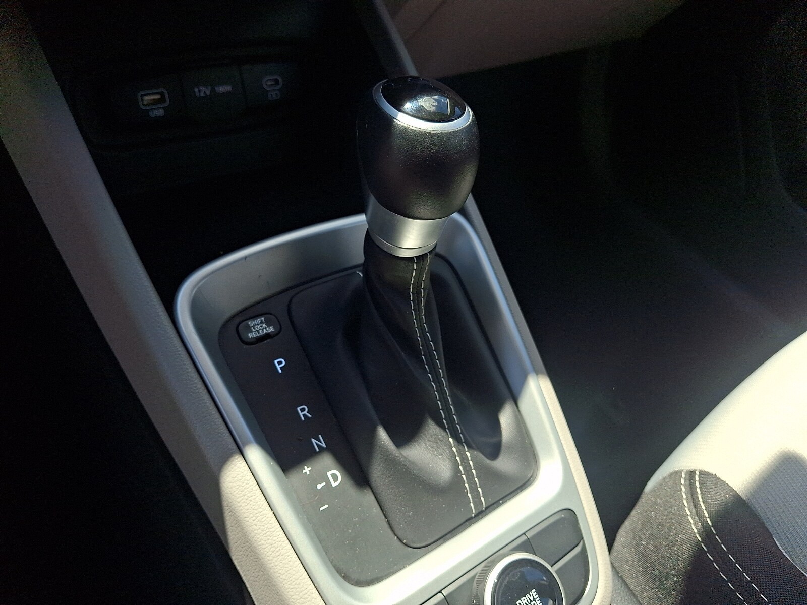 2025 Hyundai Venue SEL - Photo 16
