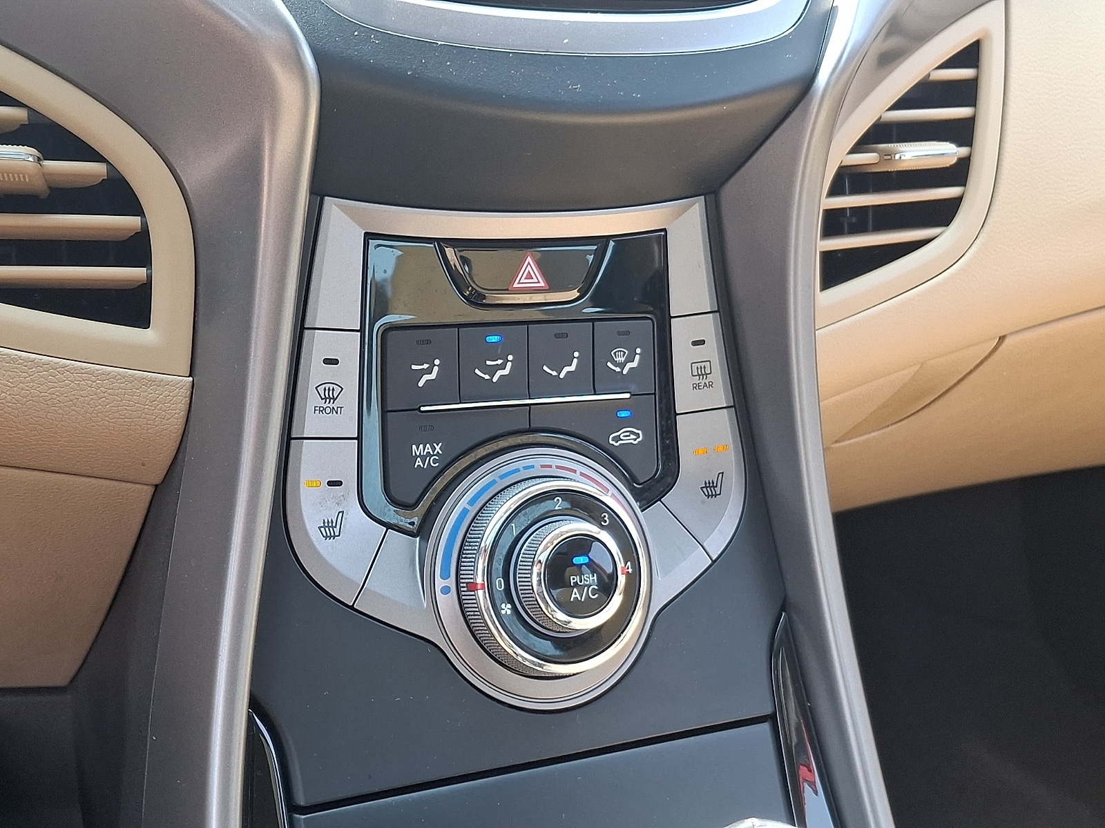 2013 Hyundai Elantra Limited - Photo 17
