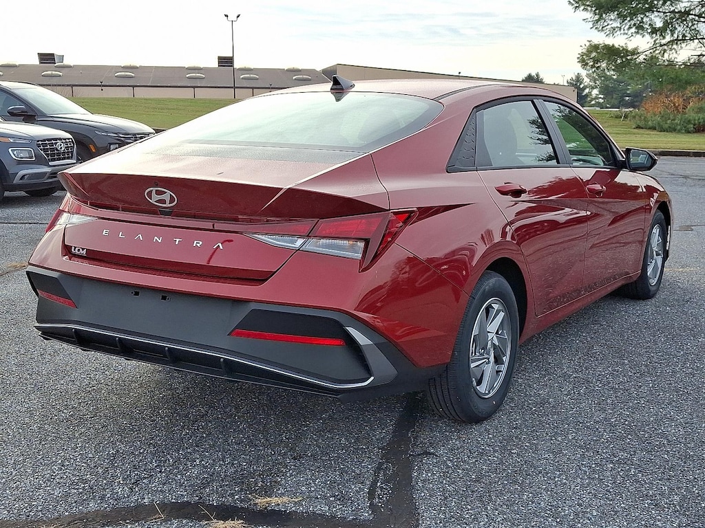New 2026 Hyundai Elantra SE Sedan