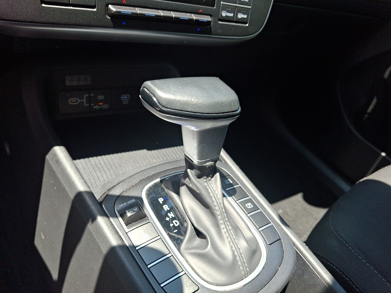 2024 Hyundai Kona SEL - Photo 15