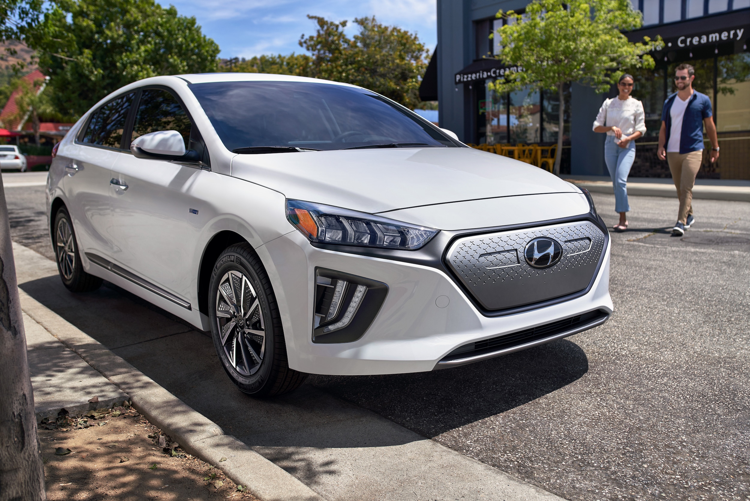 2021-Hyundai-IoniqElectric-Limited-Hatchback-L08.jpg