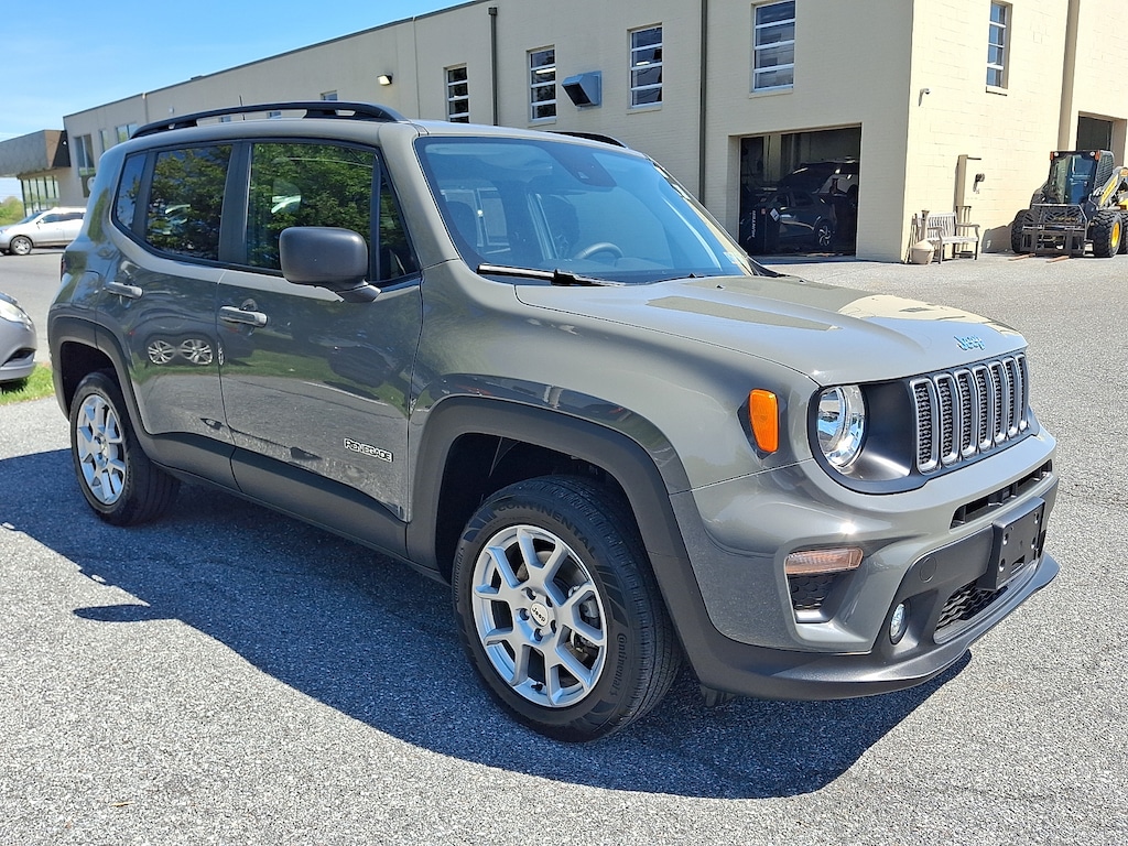 Used 2022 Jeep Renegade Latitude SUV