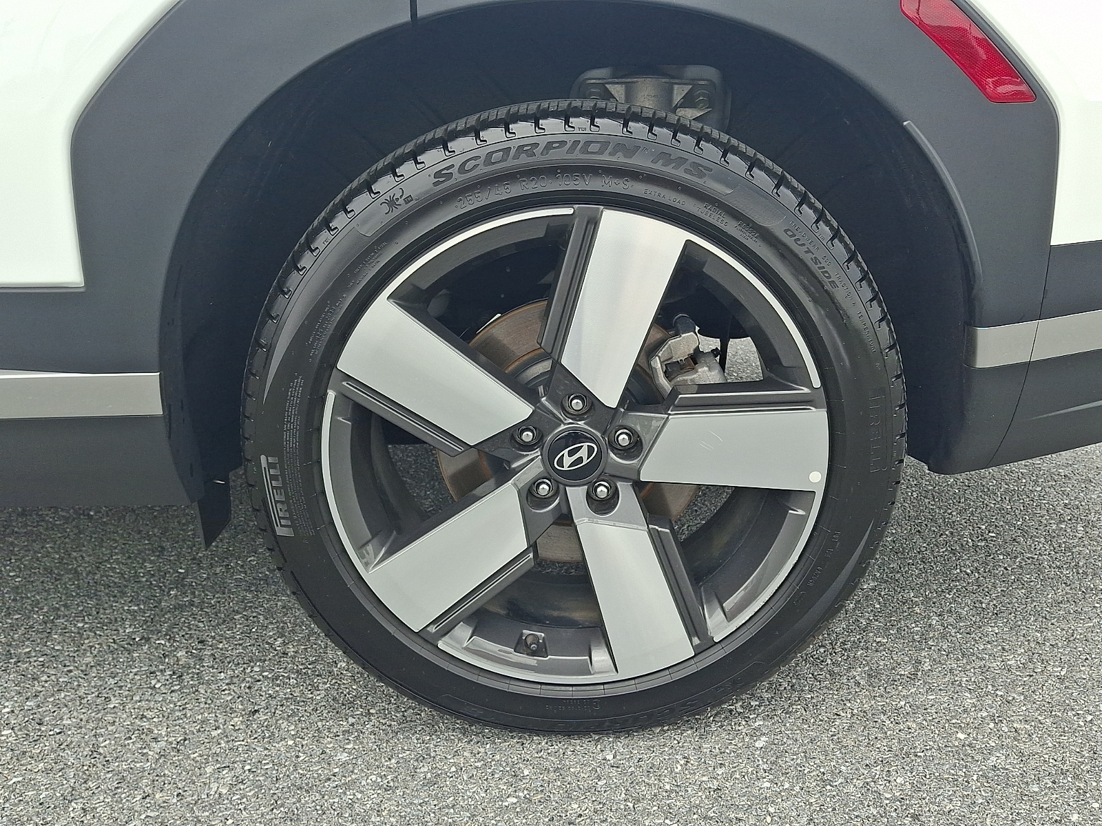 2026 Hyundai Santa Fe Limited - Photo 9