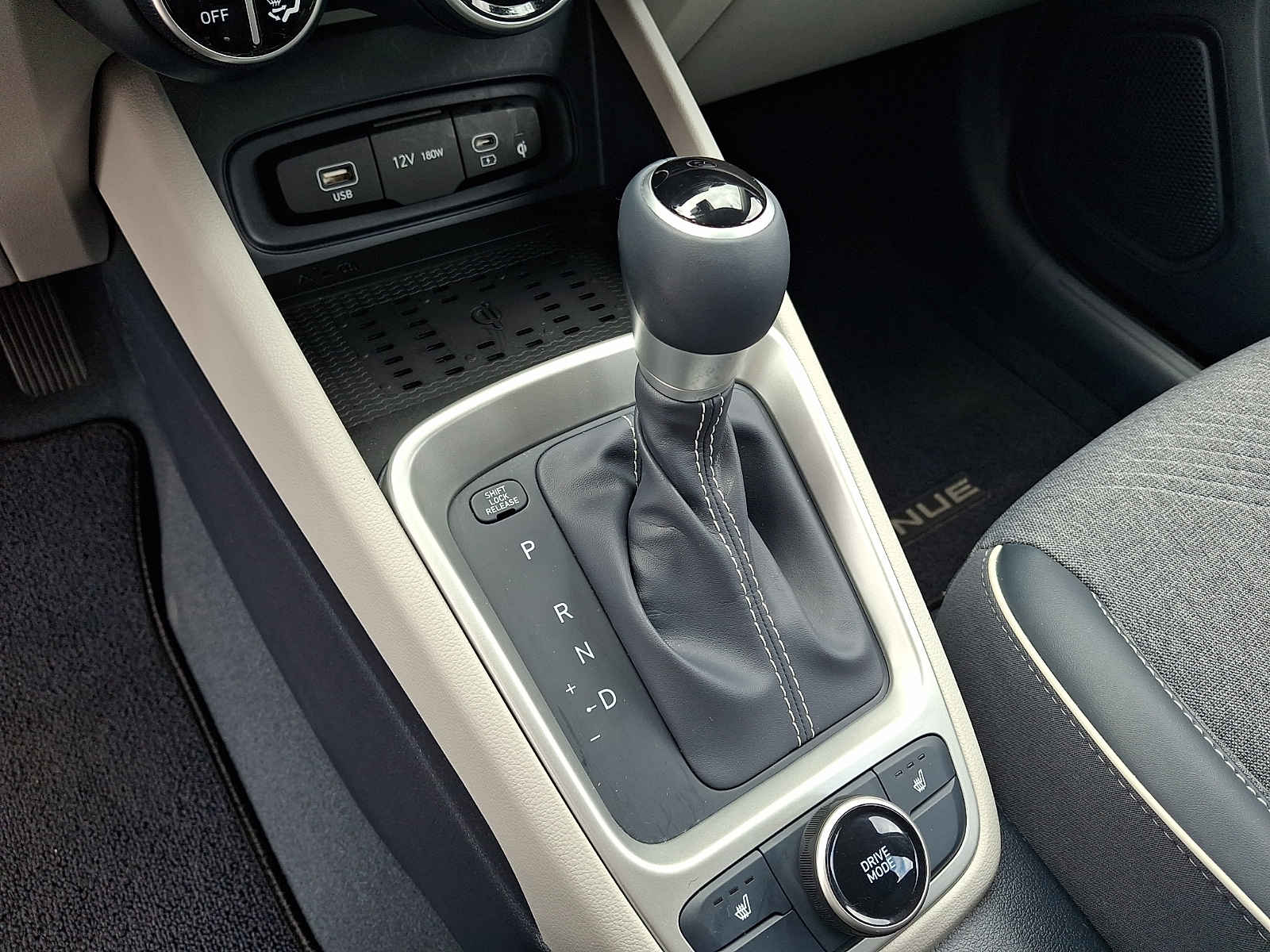 2023 Hyundai Venue Limited - Photo 15