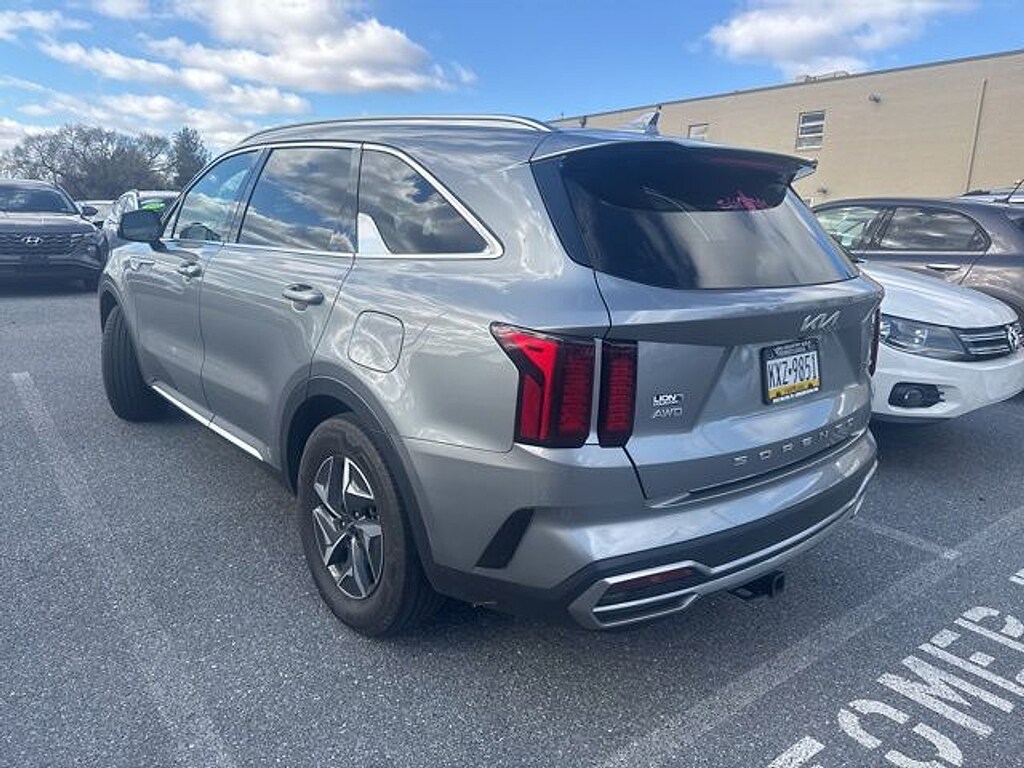 Used 2022 Kia Sorento Hybrid S SUV