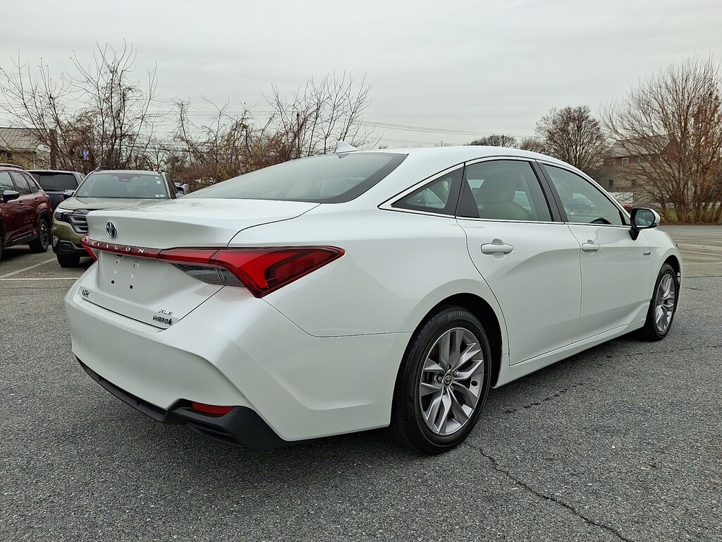 Used 2021 Toyota Avalon Hybrid XLE Sedan