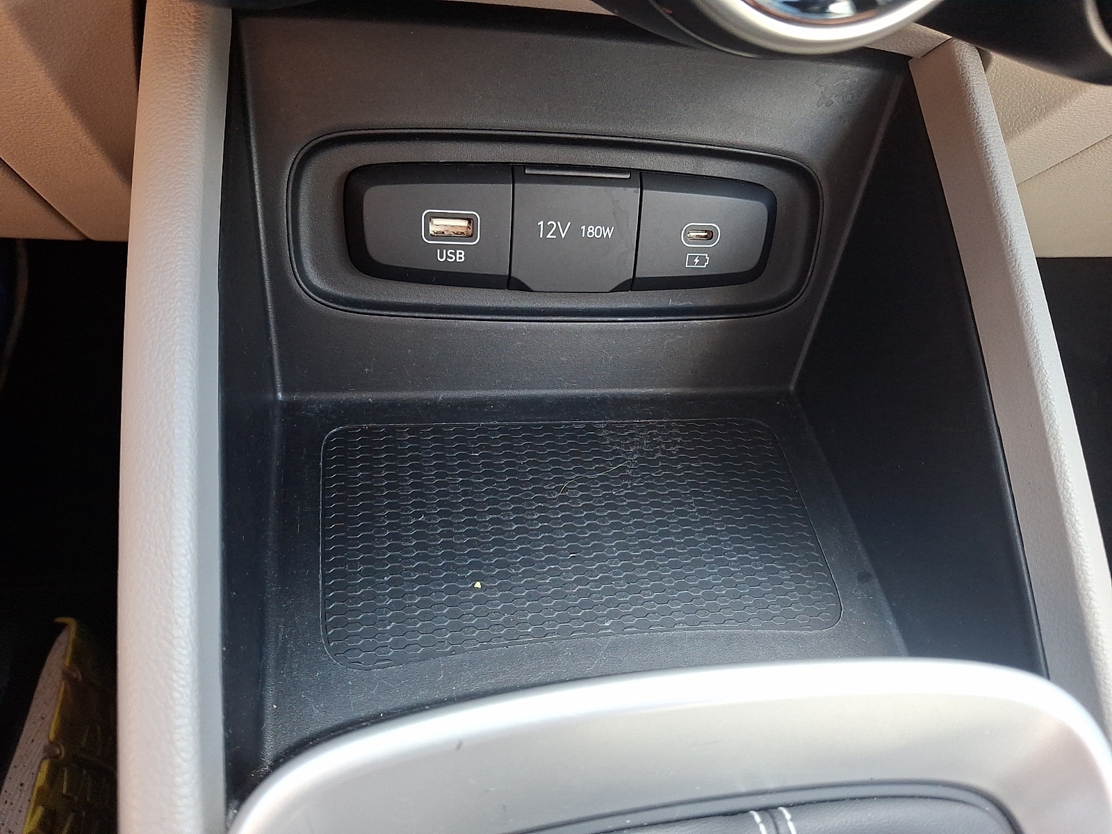 2025 Hyundai Venue SEL - Photo 25