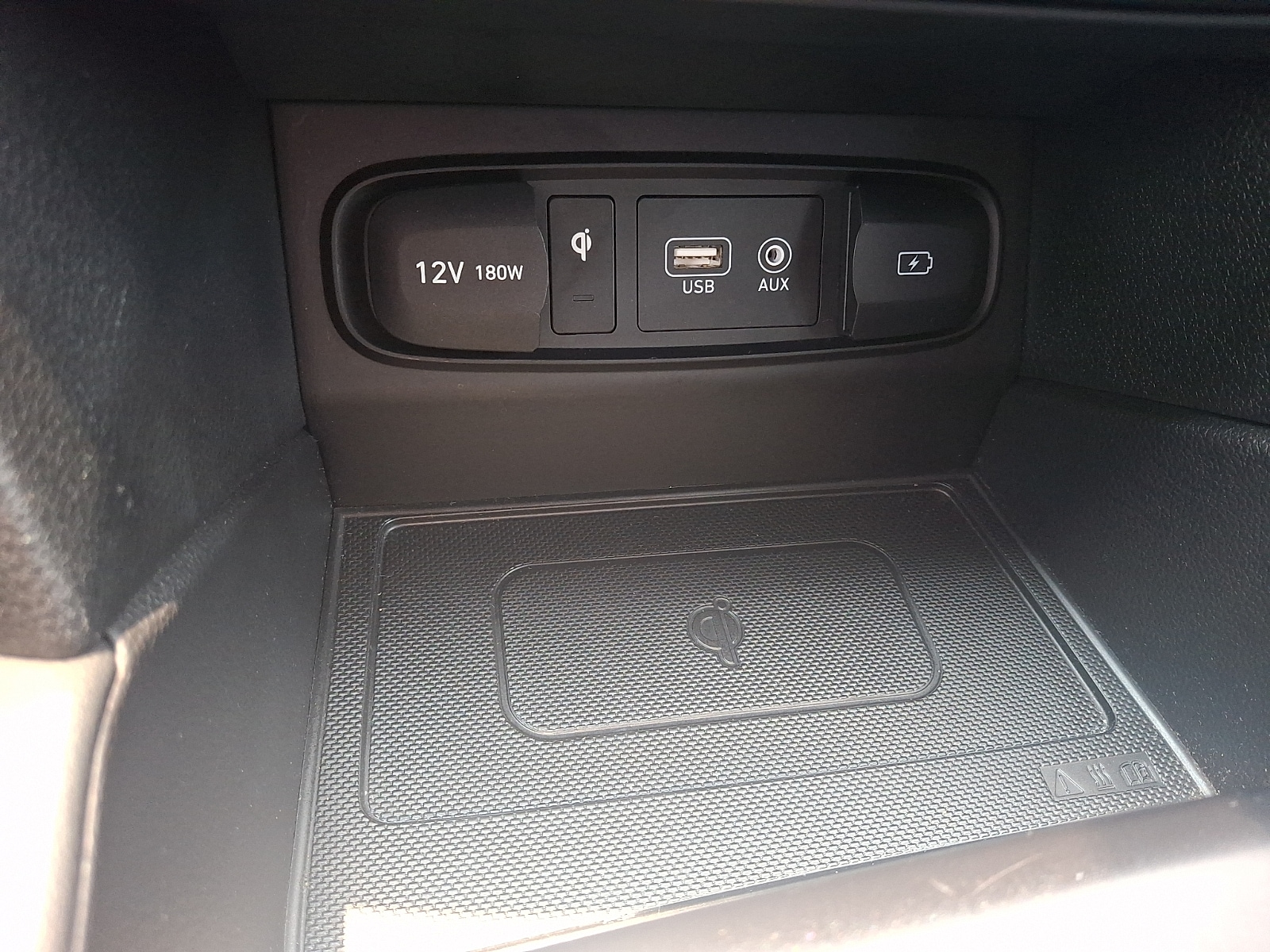 2020 Hyundai Santa Fe Limited - Photo 24