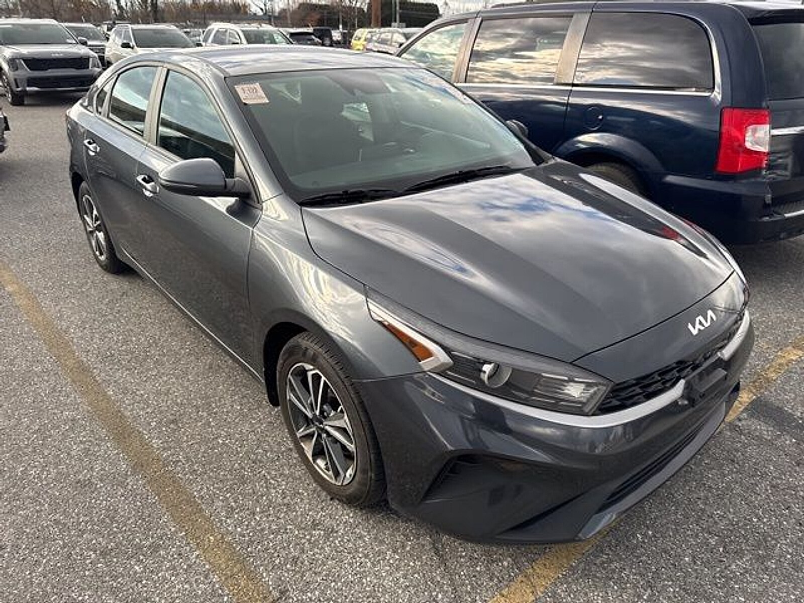 2023 Kia Forte LXS photo 2