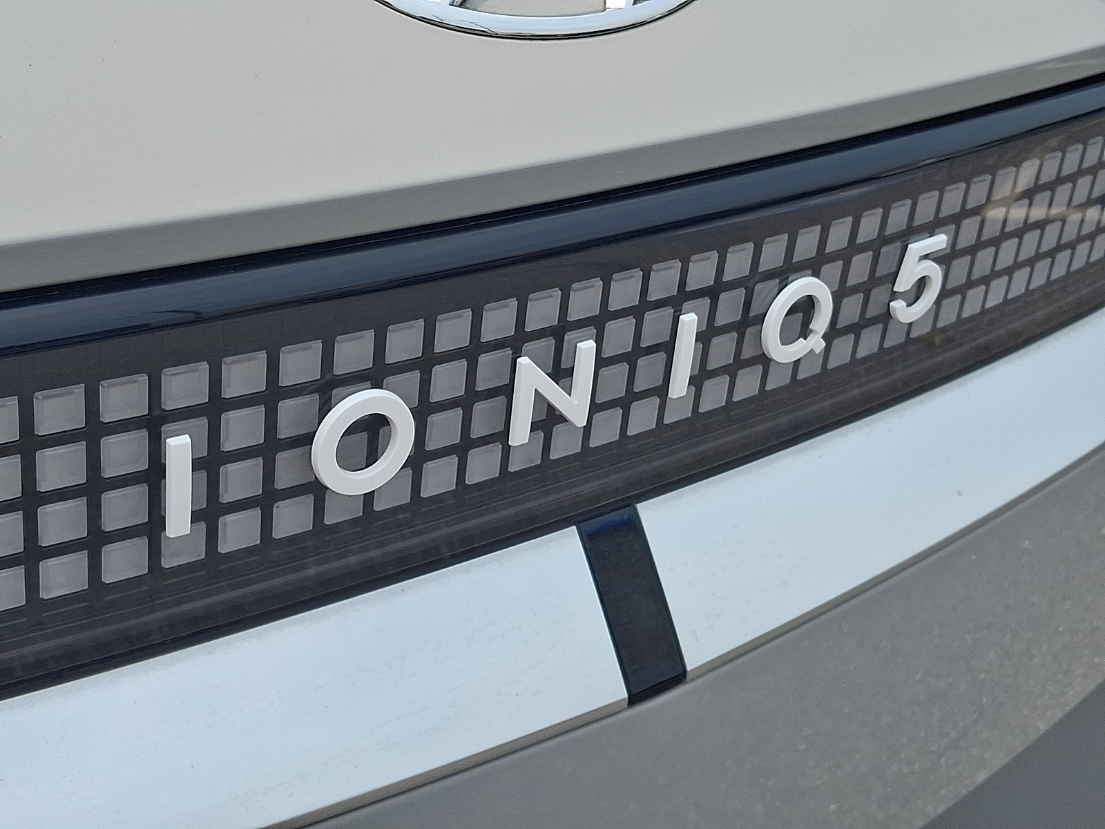 2023 Hyundai IONIQ 5 Limited - Photo 32