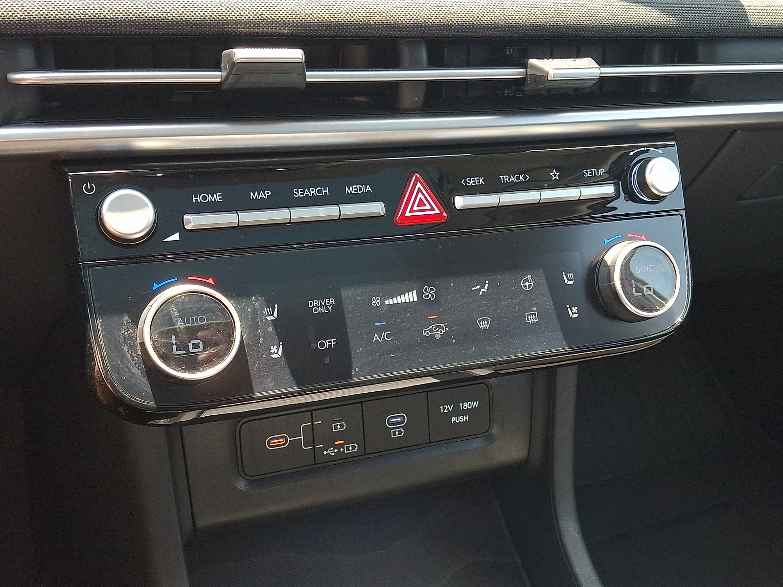 2025 Hyundai Tucson Limited - Photo 17
