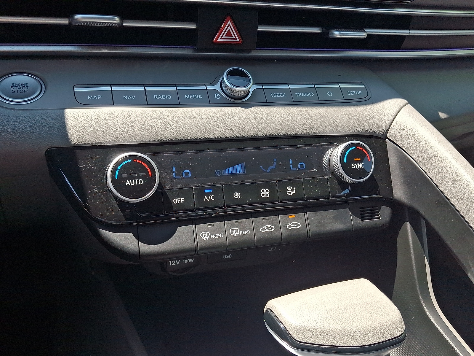 2024 Hyundai Elantra SEL - Photo 16