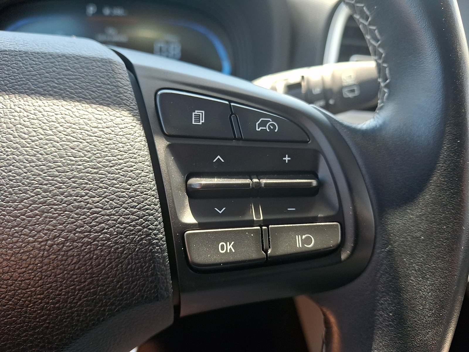2025 Hyundai Venue SEL - Photo 23