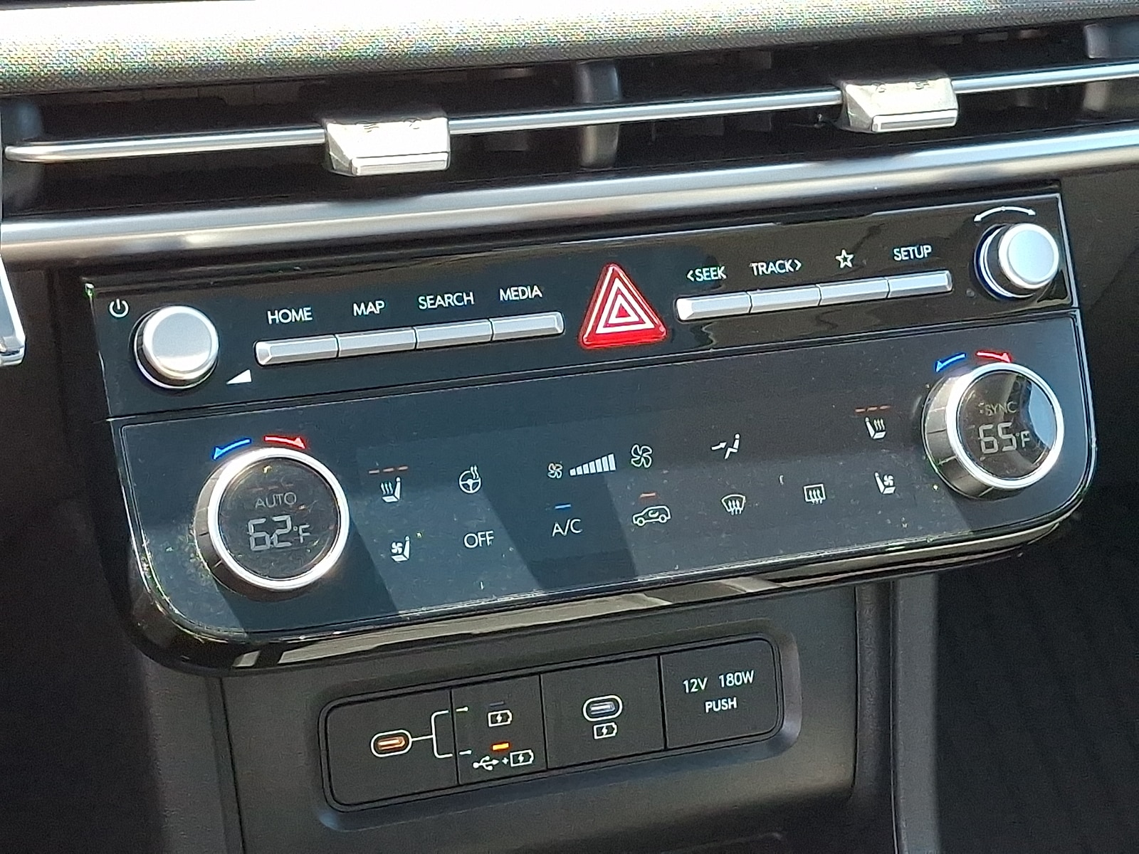 2025 Hyundai Tucson Limited - Photo 17