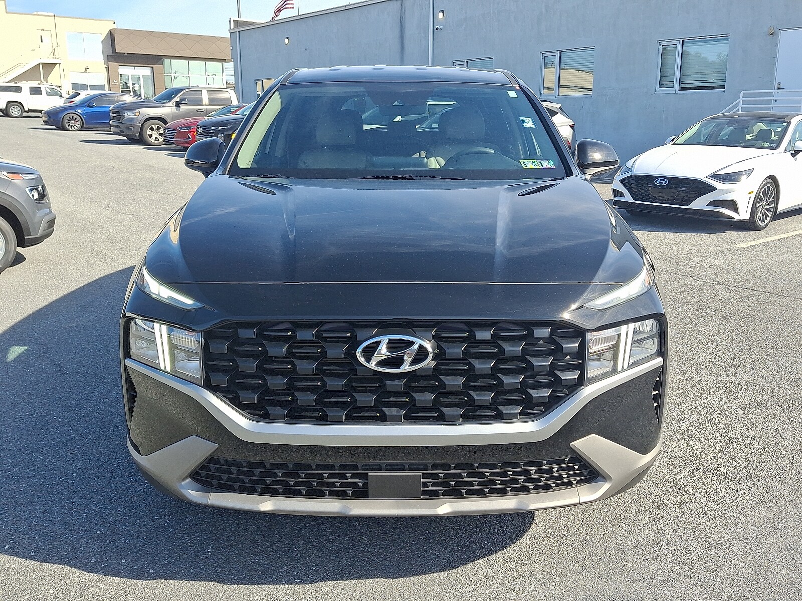 2023 Hyundai Santa Fe SE photo 2
