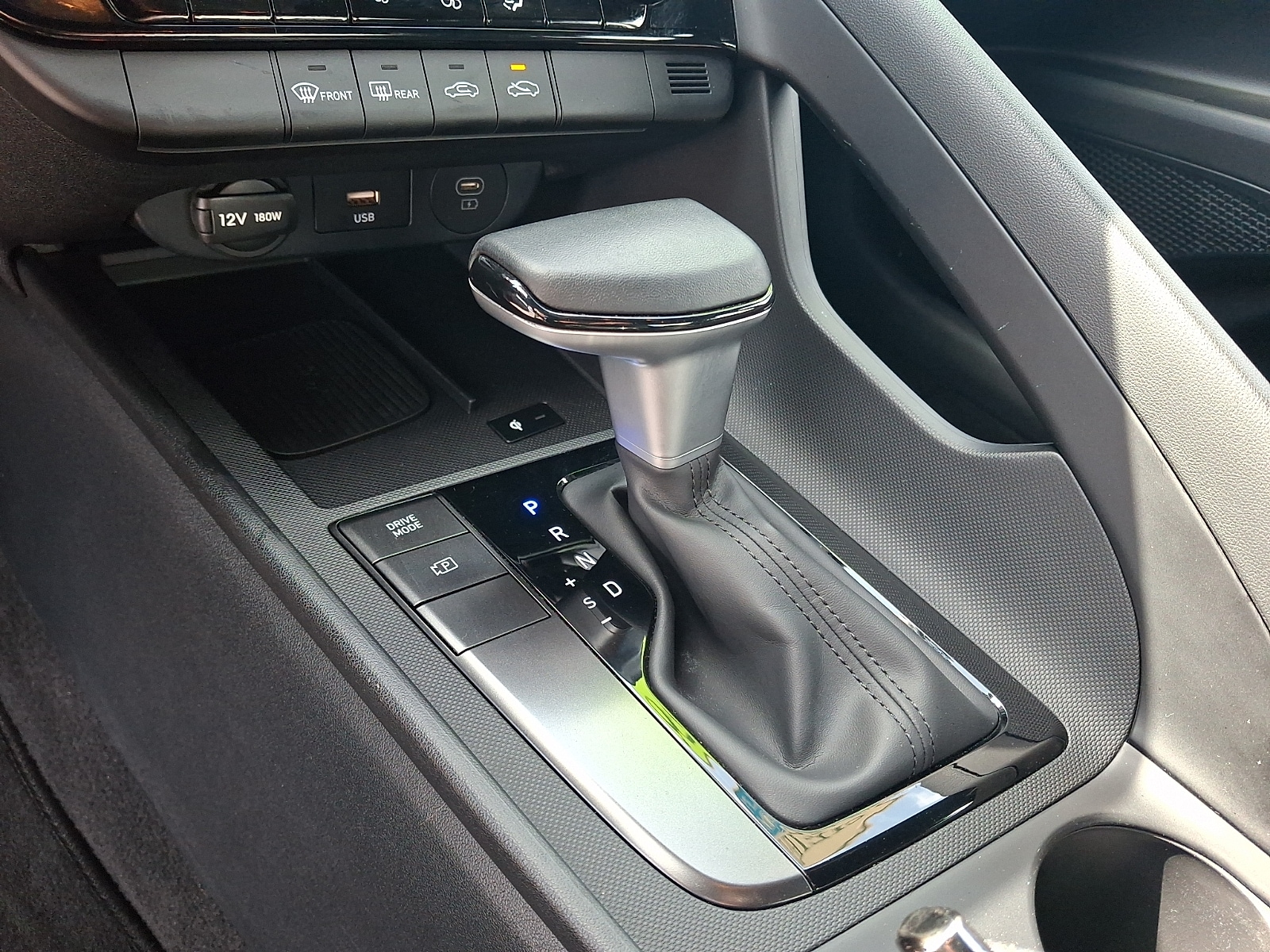 2025 Hyundai Elantra SEL - Photo 15