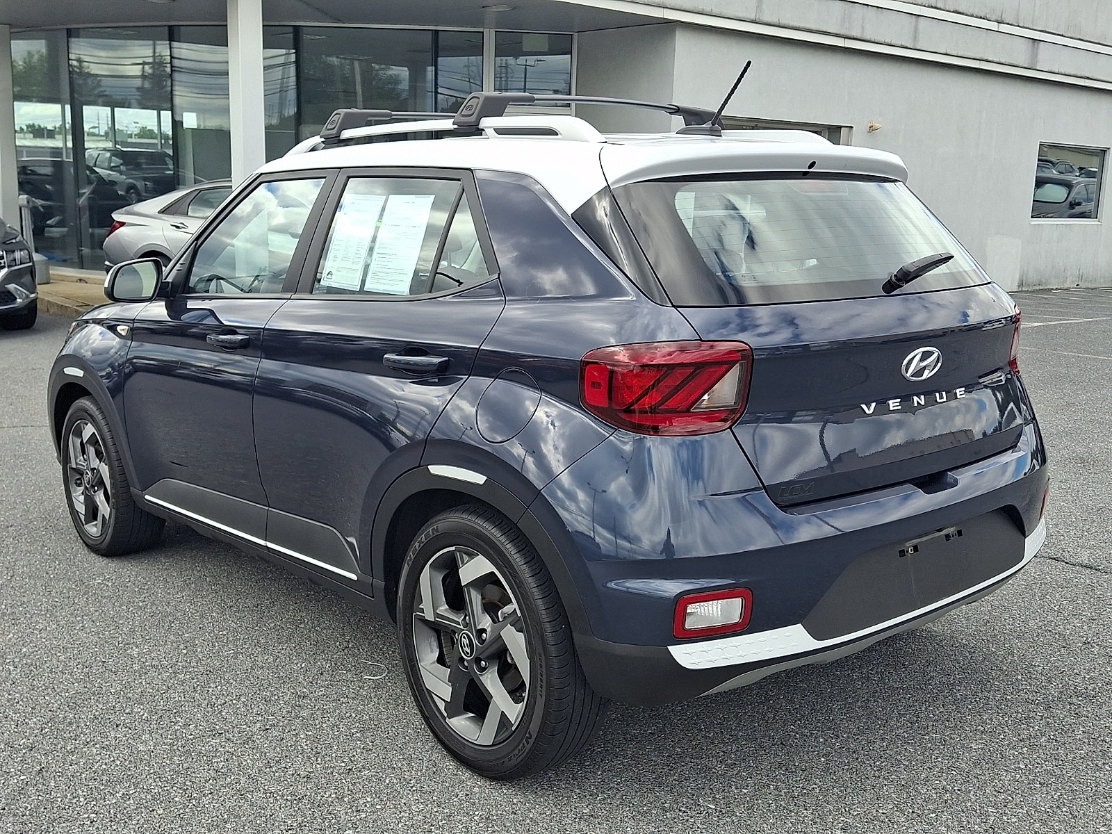 2023 Hyundai Venue Limited - Photo 7