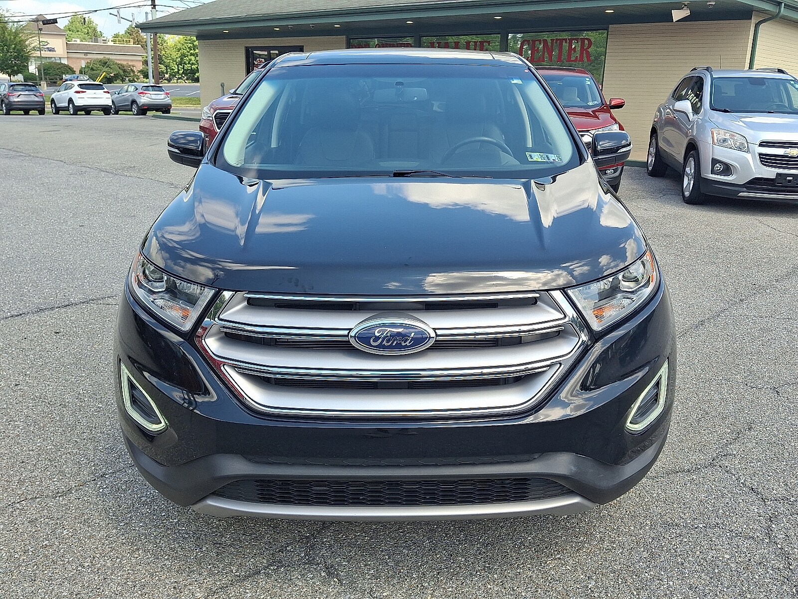2018 Ford Edge Titanium photo 2