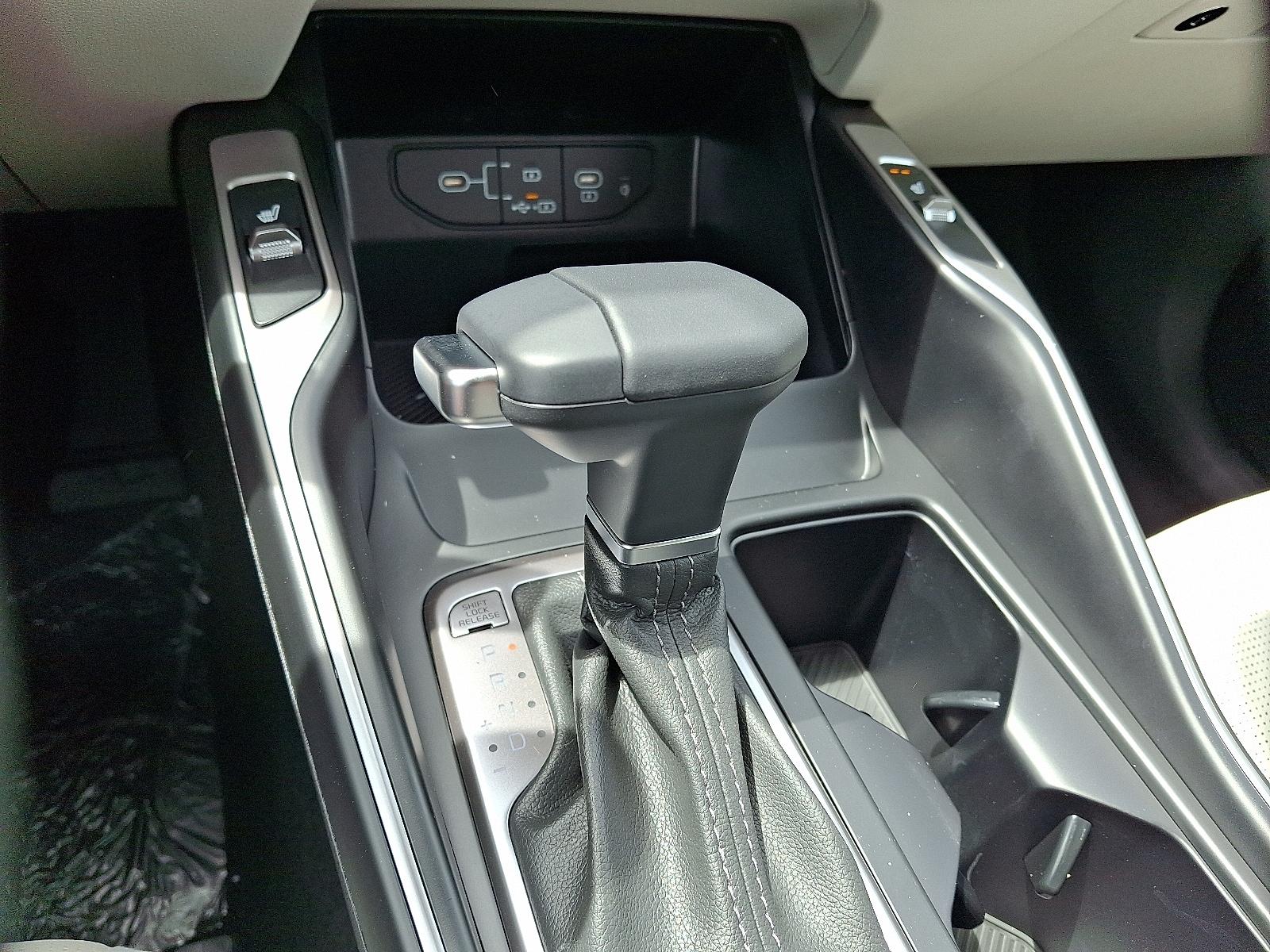 2025 Kia Sorento S - Photo 10