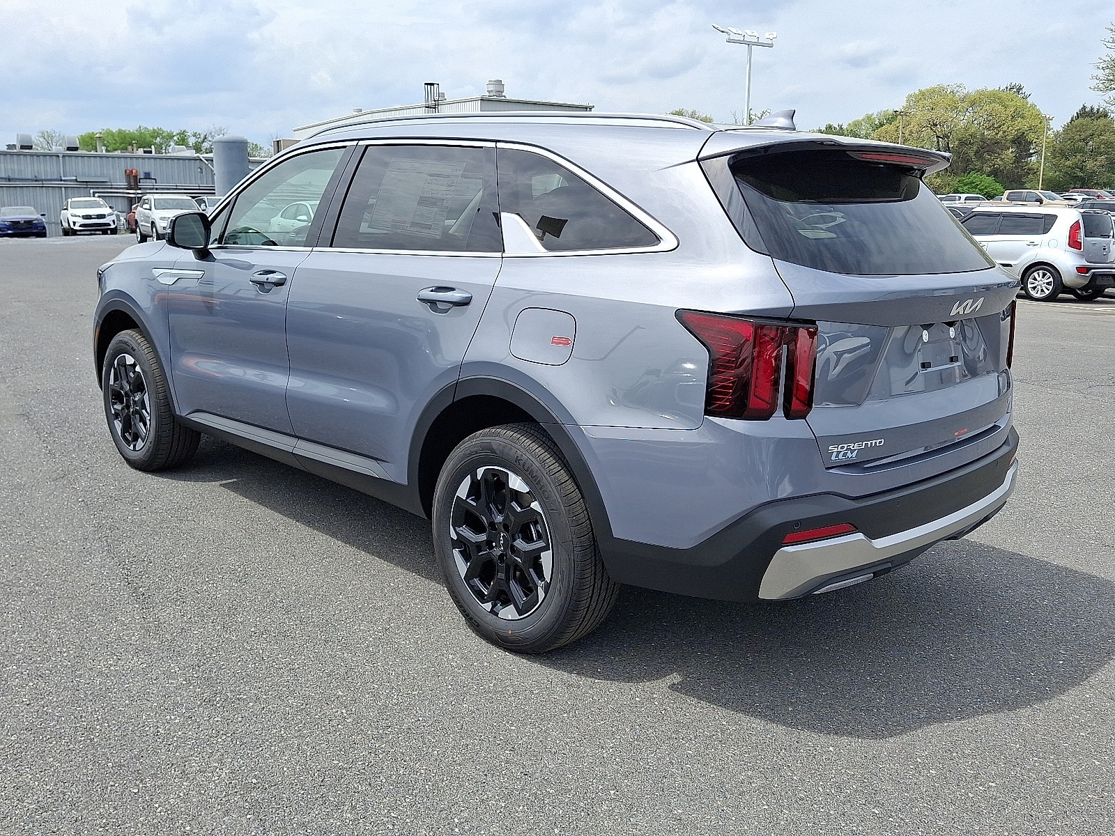 2025 Kia Sorento S - Photo 4