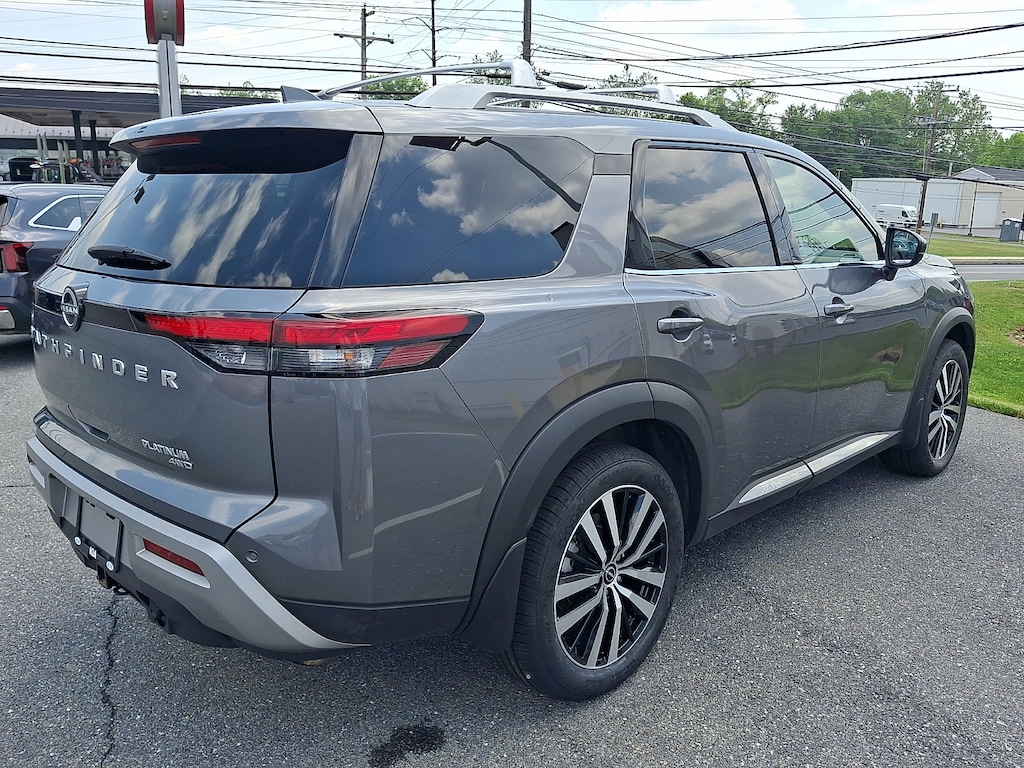 Used 2024 Nissan Pathfinder Platinum SUV