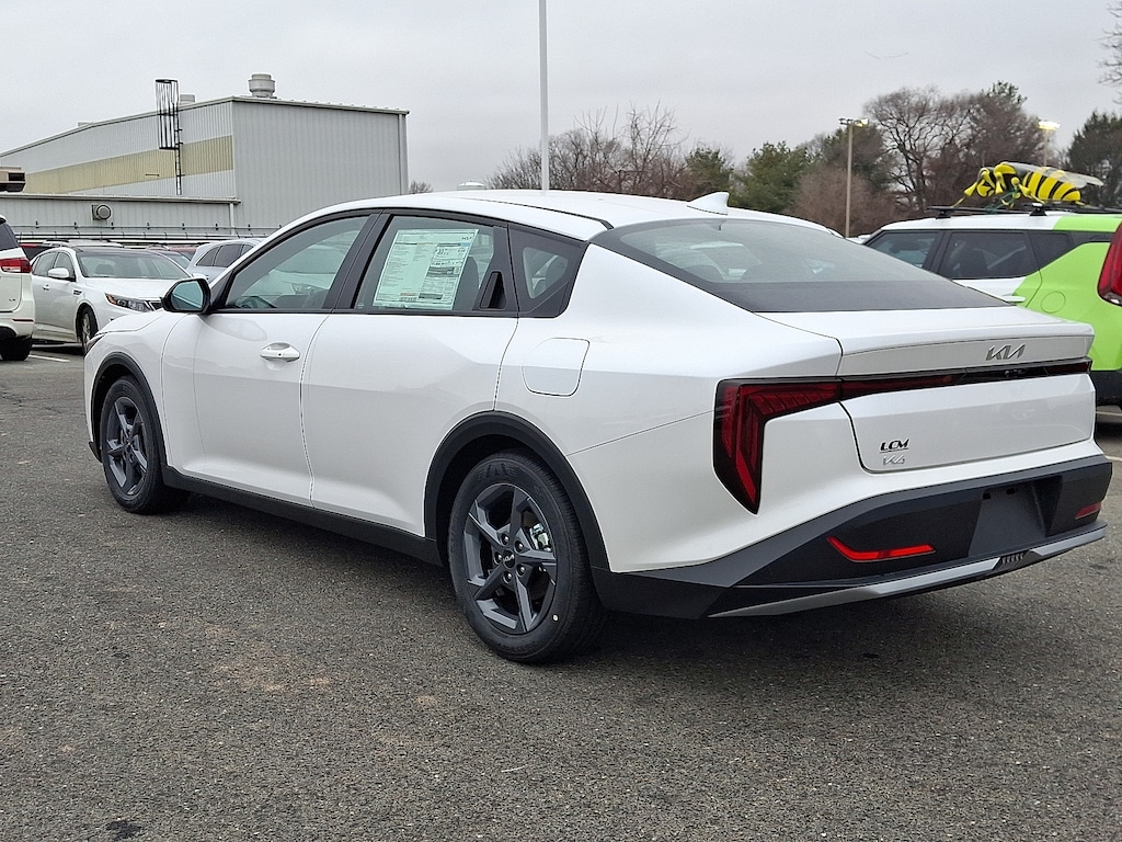 New 2025 Kia K4 LXS Sedan