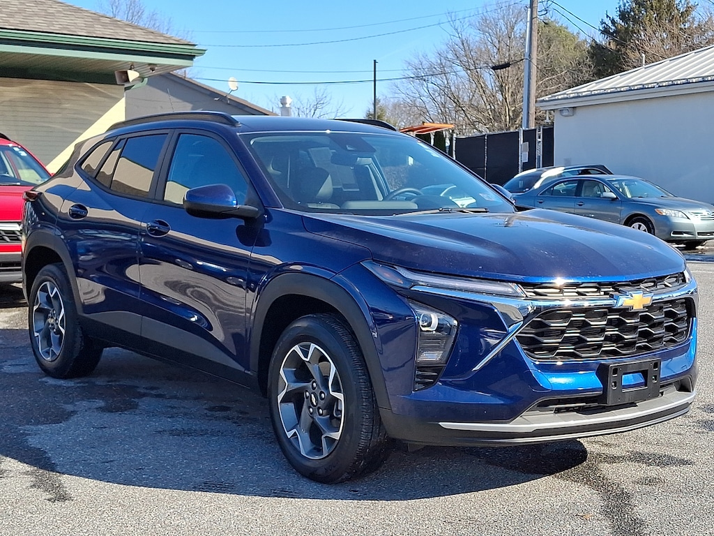 Used 2024 Chevrolet Trax LT SUV