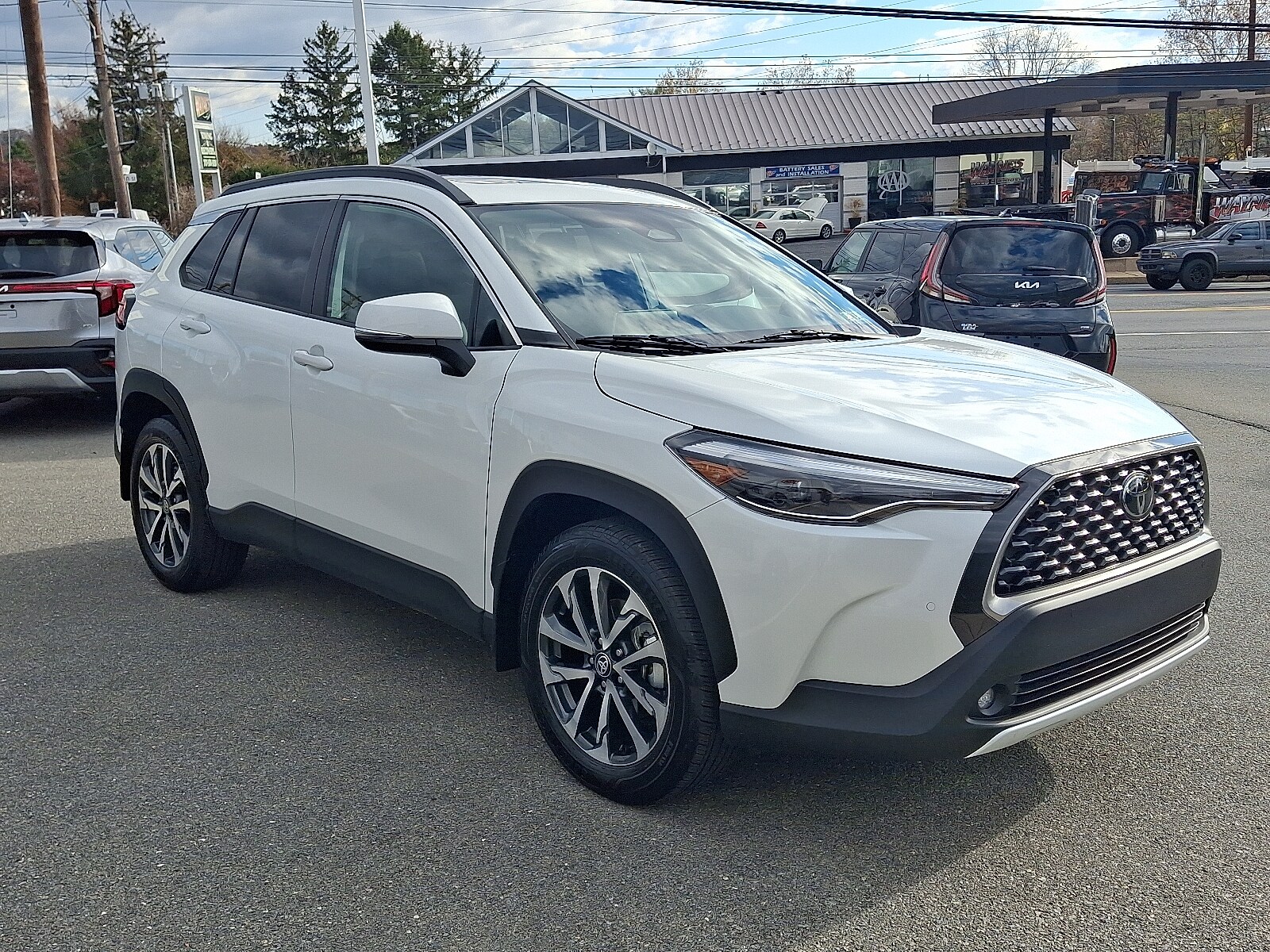 2023 Toyota Corolla Cross XLE photo 3