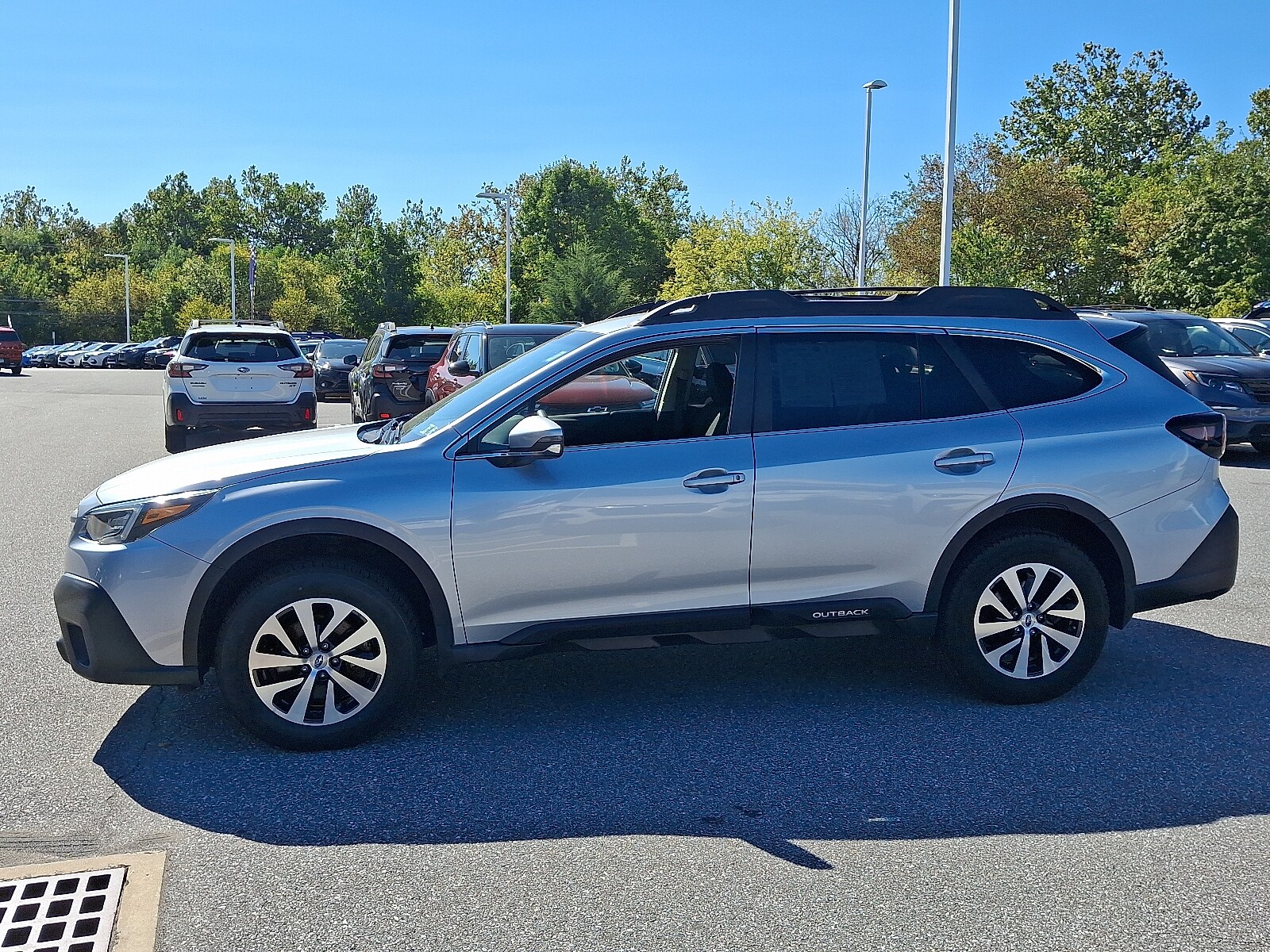 2021 Subaru Outback Premium photo 2