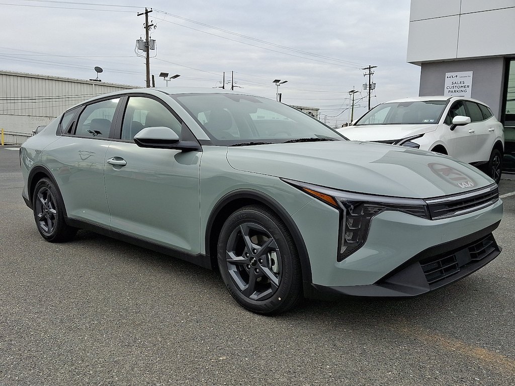New 2025 Kia K4 LXS Sedan