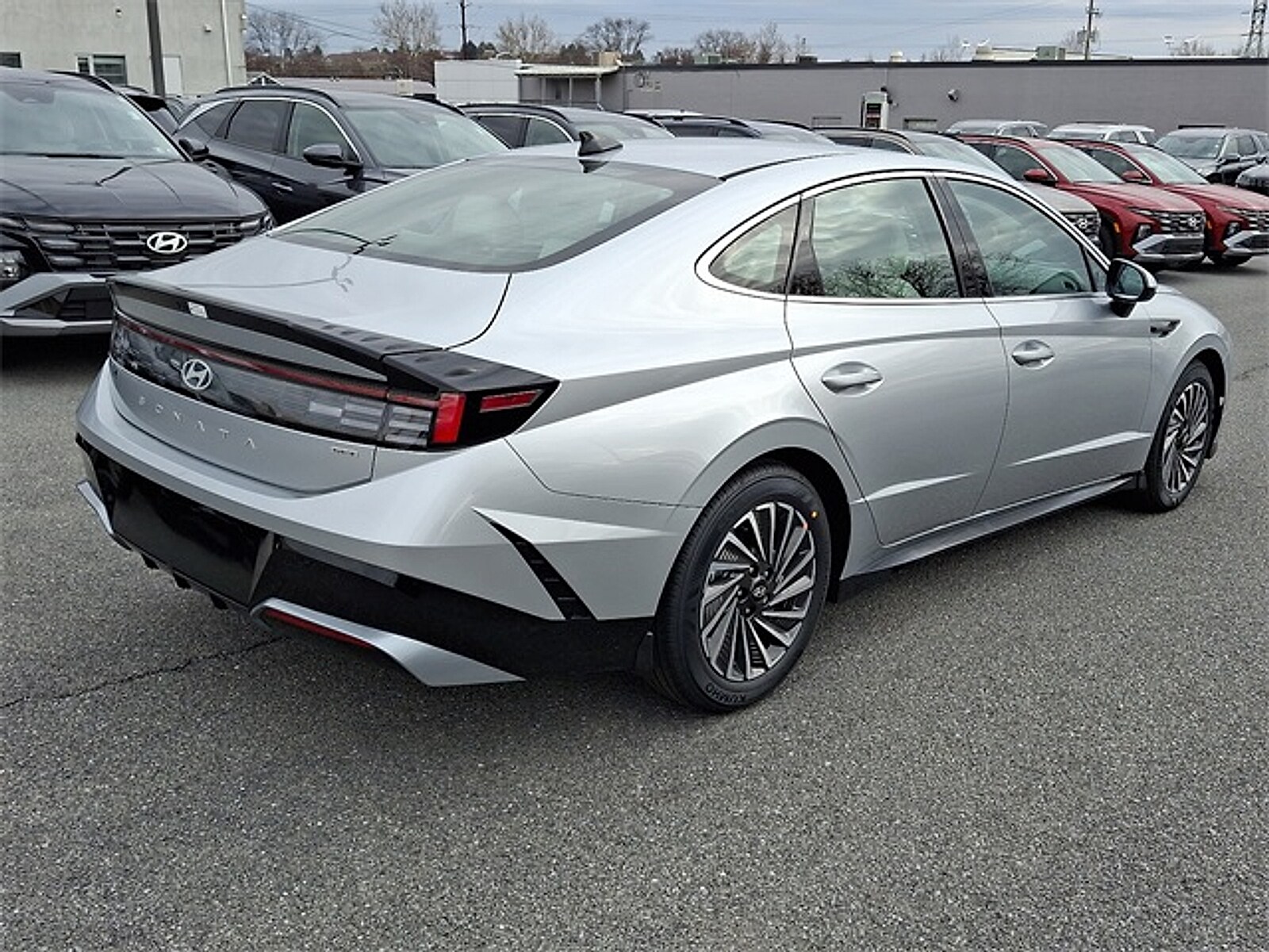2025 Hyundai Sonata Hybrid SEL photo 2