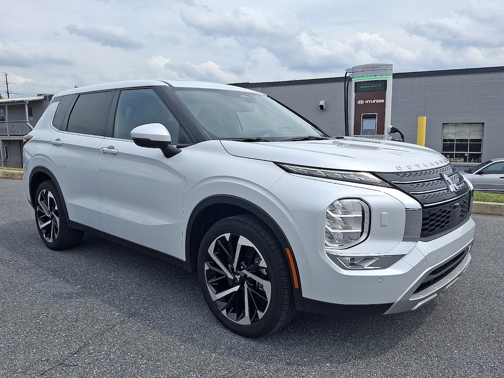 Used 2024 Mitsubishi Outlander SE SUV