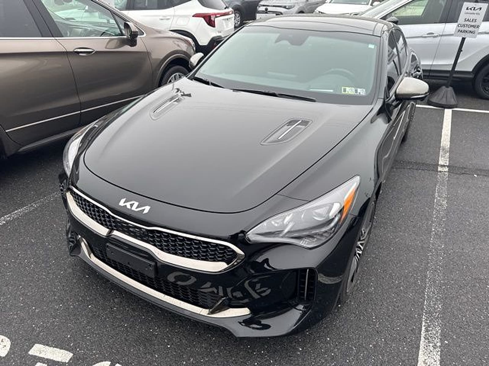 2023 Kia Stinger GT2's photo