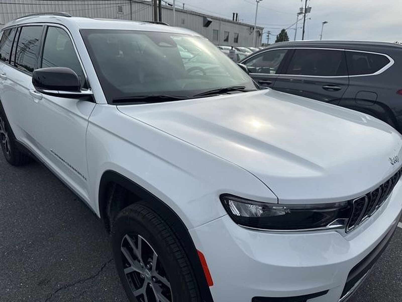 2024 Jeep Grand Cherokee Limited photo 2