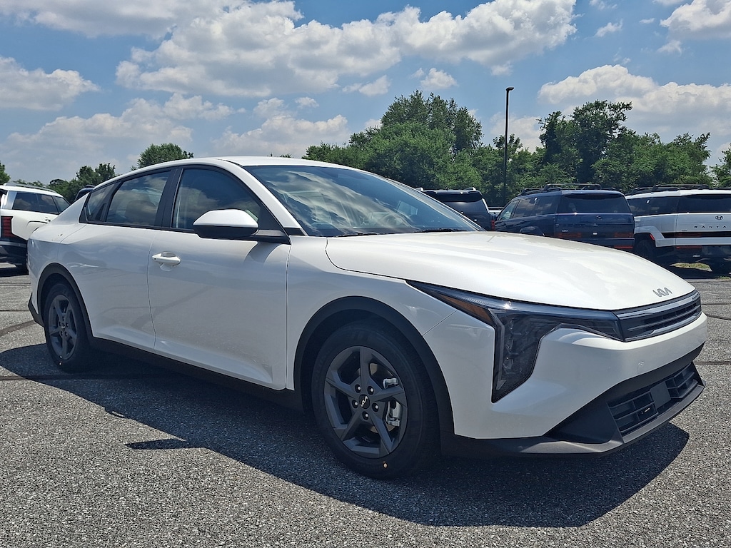 New 2026 Kia K4 LXS Sedan