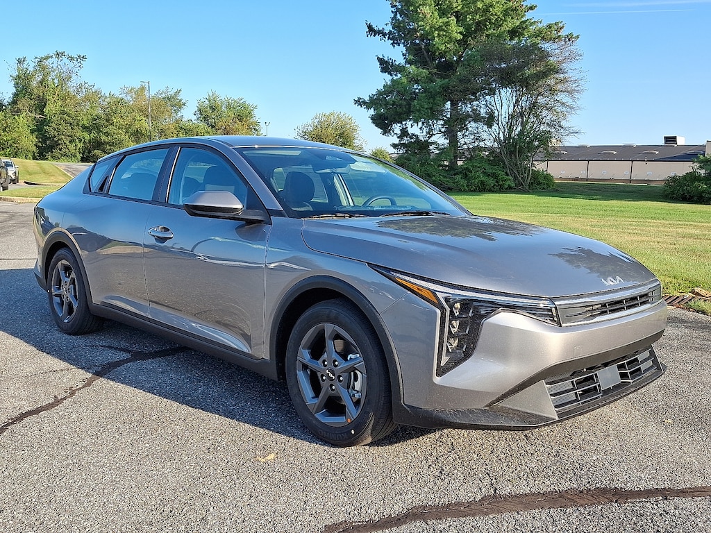 New 2025 Kia K4 LXS Sedan