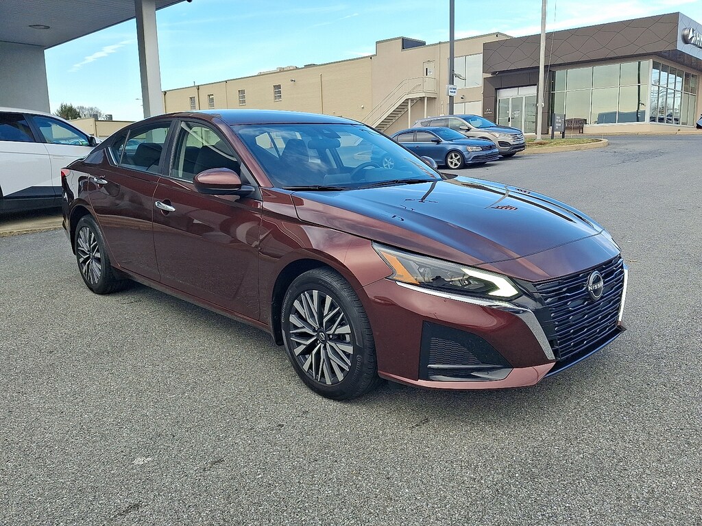 Used 2023 Nissan Altima 2.5 SV Sedan