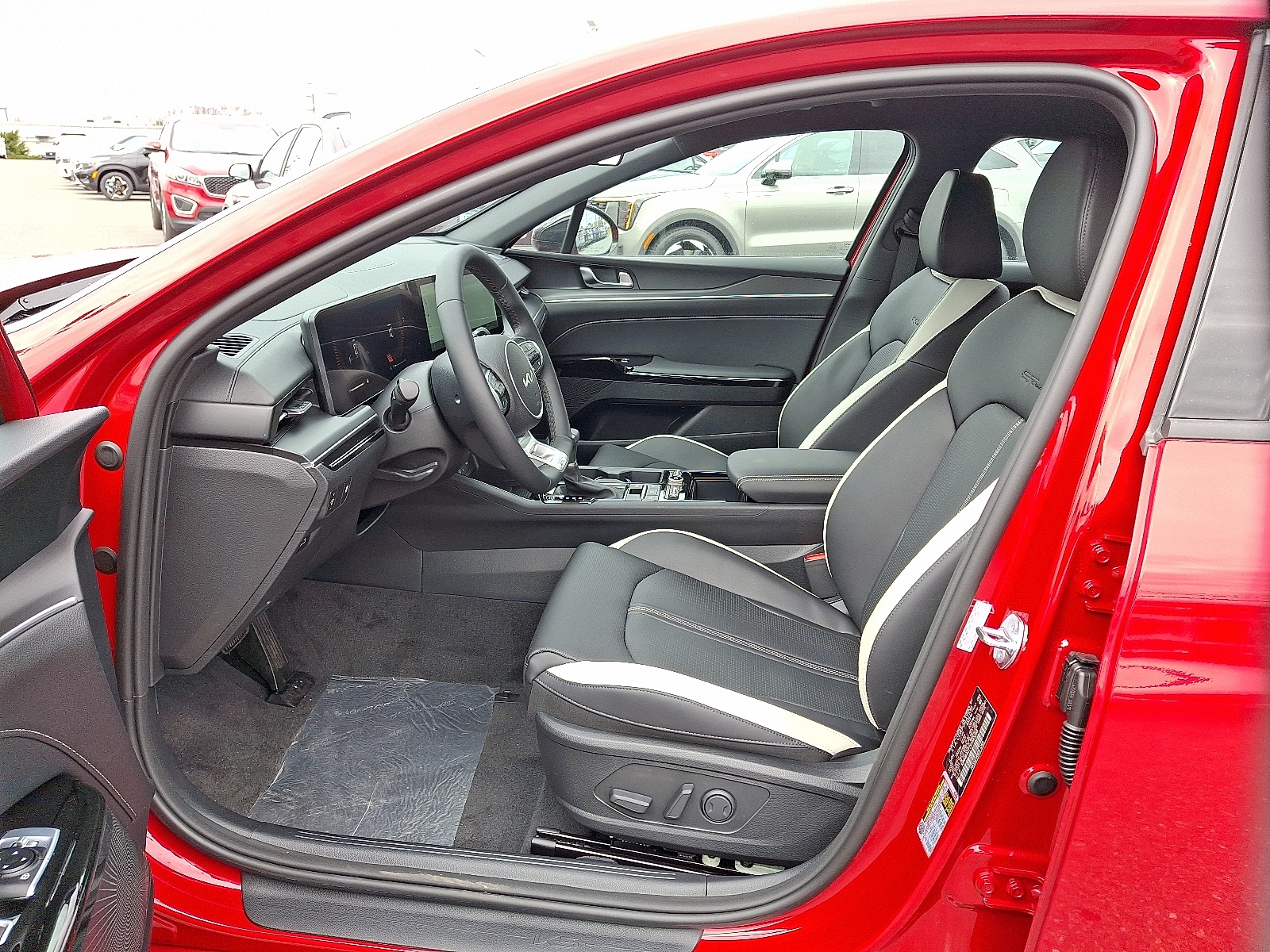 2025 Kia K5 GT-Line - Photo 9