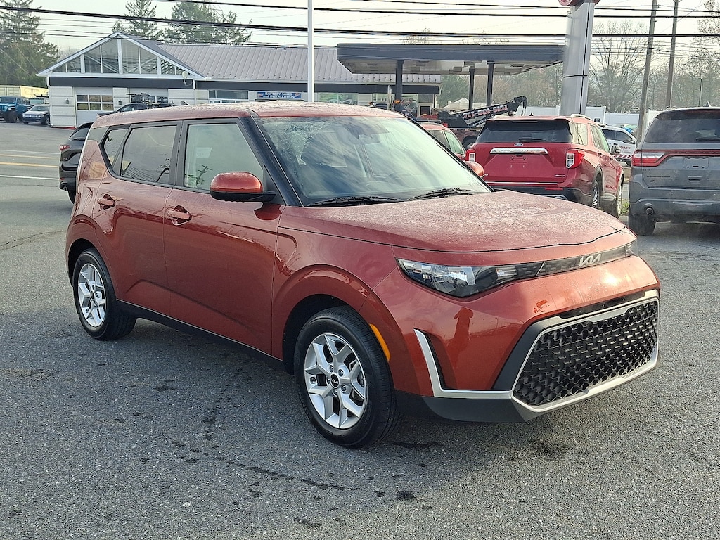 Certified 2023 Kia Soul LX Hatchback