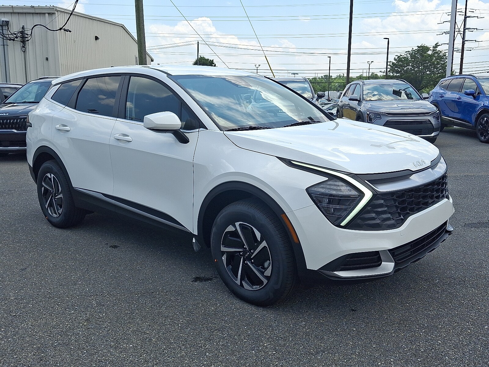 2025 Kia Sportage Hybrid LX photo 2