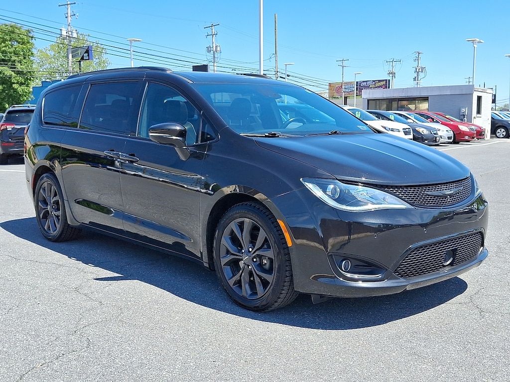 Used 2019 Chrysler Pacifica Limited Van Passenger Van